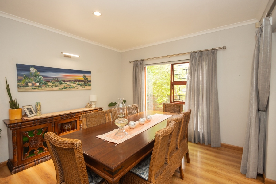 To Let 5 Bedroom Property for Rent in Vierlanden Western Cape